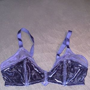 Victoria’s Secret Dark Blue Velvet Bralette Size S